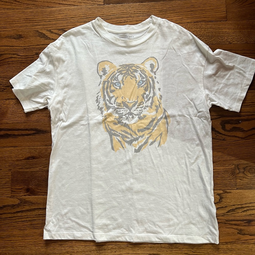 American Eagle tiger print tee